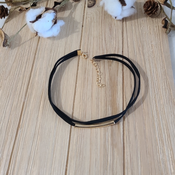 🖤🖤NEW🖤🖤PRETTY!! Black Velvet Choker with GOLD Bar🖤🖤 - Picture 10 of 14
